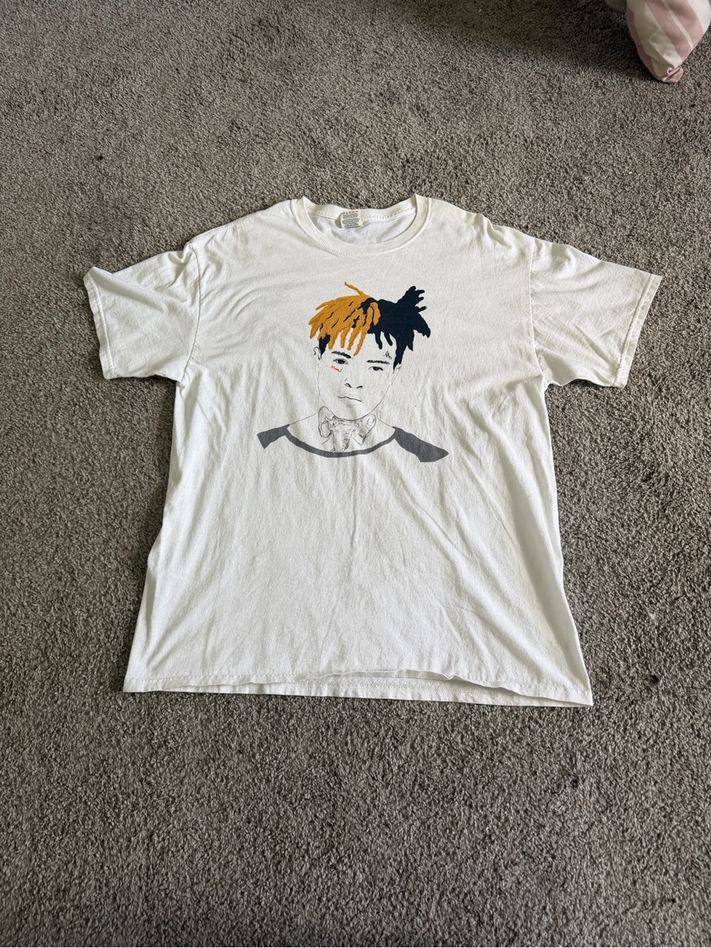 Fruit of the Loom White Short Sleeve Tee with Yellow & Black Graphic